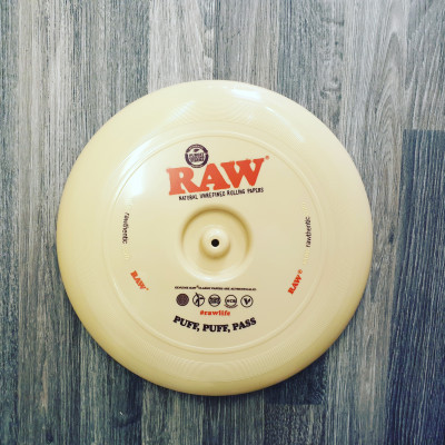 Frisbee RAW Puff Puff Pass